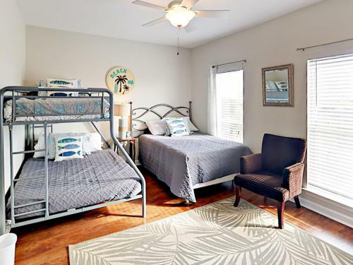 3br On Mobile Bay, 1 Block To Beach Home