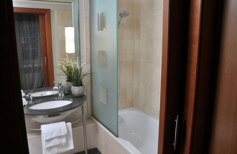 Top City Line Hotel Eggers(.)