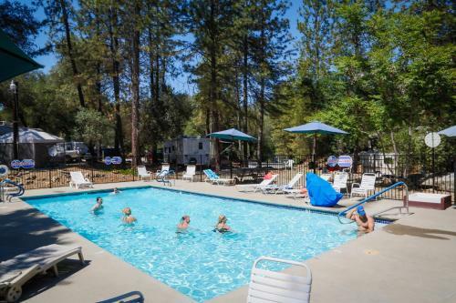 Ponderosa Camping Resort One-bedroom Cabin 1