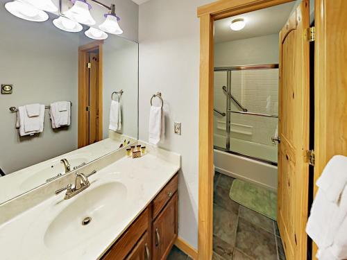 Apartamento 30 E Viking Dr Condo A101