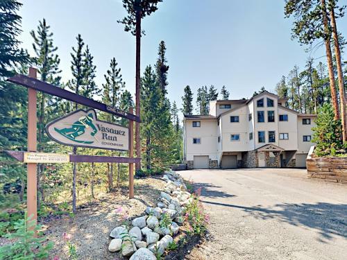 Apartamento 30 E Viking Dr Condo A101