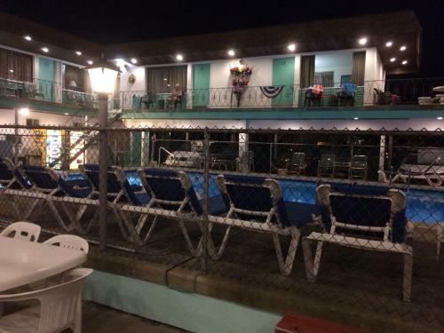 Crystal Sands Motel