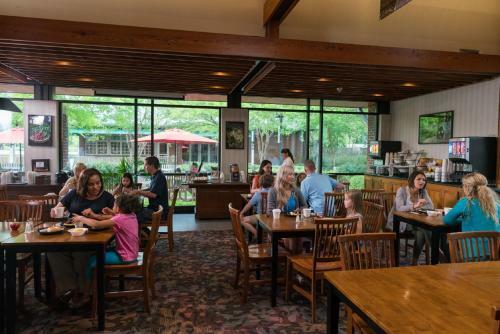 Williamsburg Woodlands Hotel - A Colonial Williamsburg Hotel