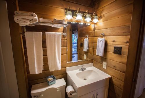 Lake Texoma Camping Resort Cabin 7