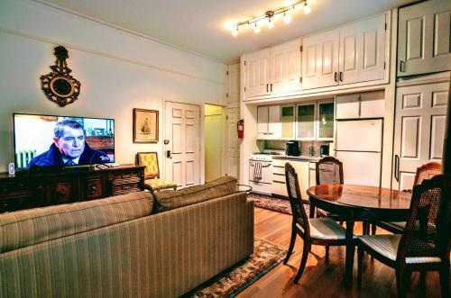 1331 Northwest Apartment #1065 Apts