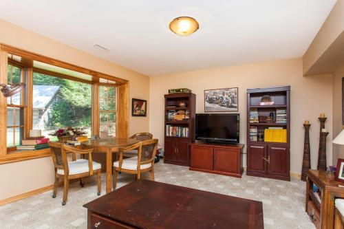 113 Mountain Cove Road House