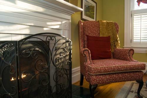 Oak Hill On Love Lane Bed And Breakfast Inn