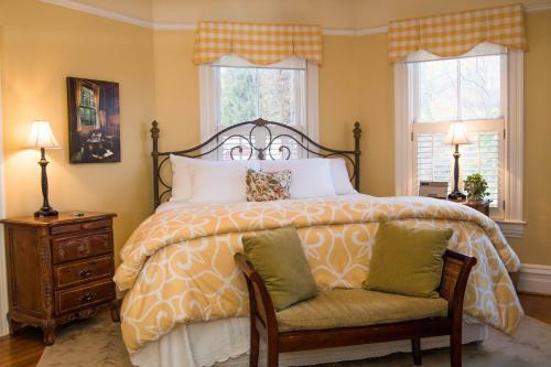 Oak Hill On Love Lane Bed And Breakfast Inn