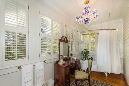 Oak Hill On Love Lane Bed And Breakfast Inn