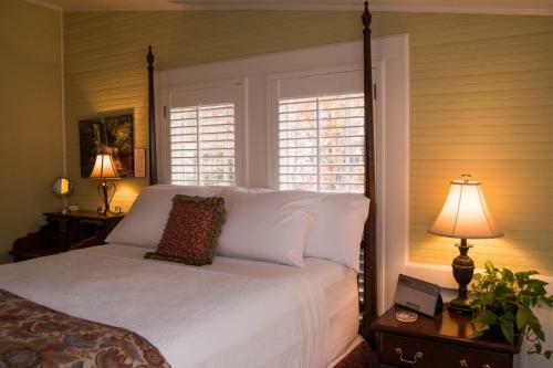 Oak Hill On Love Lane Bed And Breakfast Inn