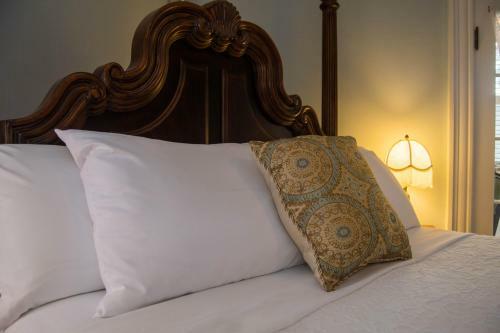 Oak Hill On Love Lane Bed And Breakfast Inn