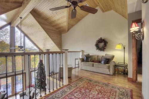 Smoky Mountain Holiday 4 Bedroom Cabin
