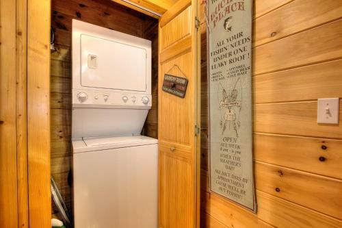 A Fishing Hole #156 - One Bedroom Cabin