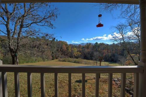Lilly's Mountain Getaway Home
