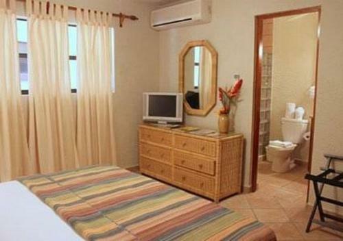 Hotel Clarion Suites Roatan At Pineapple Villas