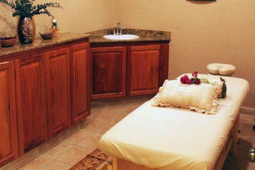 Hotel Clarion Suites Roatan At Pineapple Villas