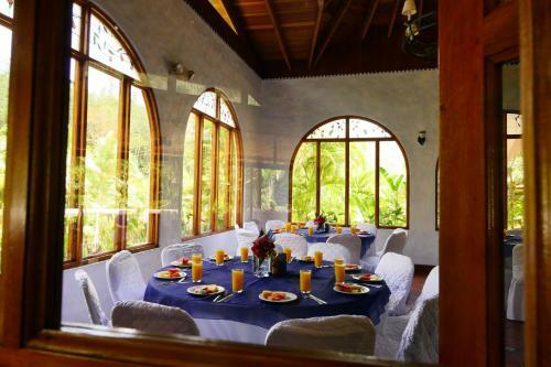 Hotel Rio Perlas