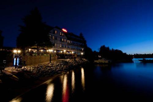 Hotel Chase On The Lake