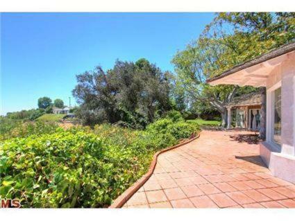 Three Bedroom Villa In Bel Air