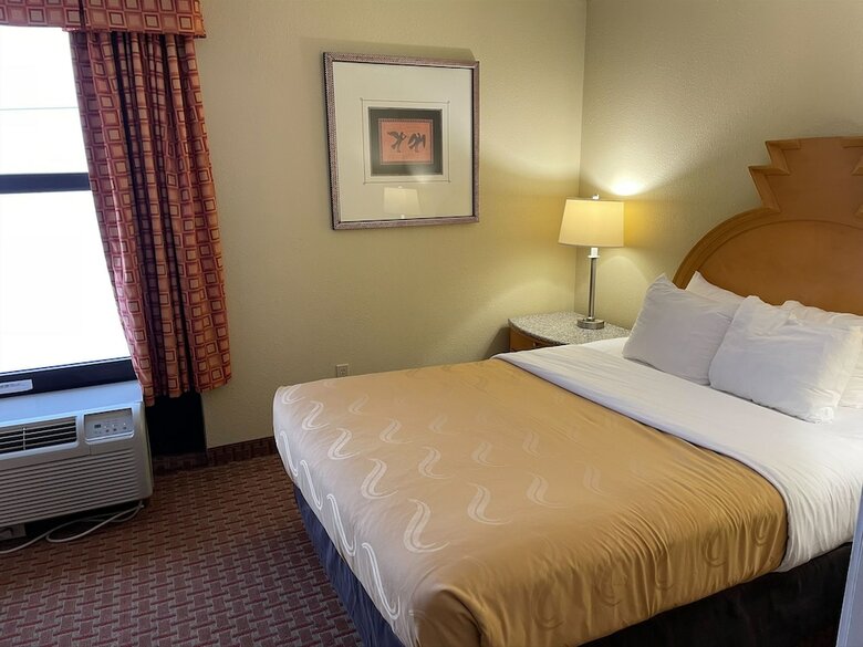 Hotel Baymont By Wyndham Greenfield
