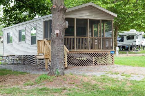 Circle M Camping Resort Screened Park Model 27
