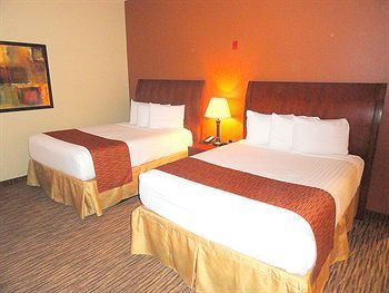 Hotel Boulders Inn & Suites - Newton