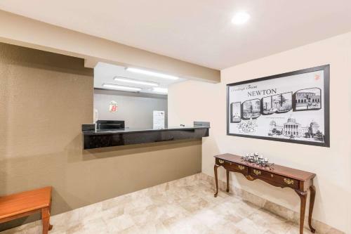 Hotel Super 8 By Wyndham Newton