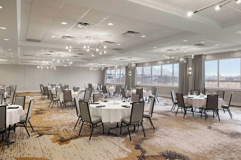 Sheraton Louisville Riverside Hotel
