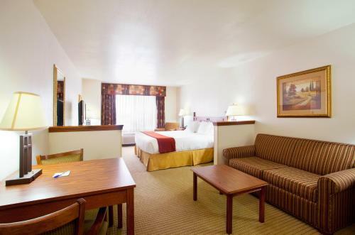 Holiday Inn Express Hotel & Suites Mattoon