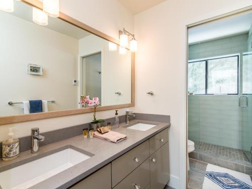 11824 Schussing Way Home