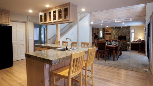 1620 Deer Path
