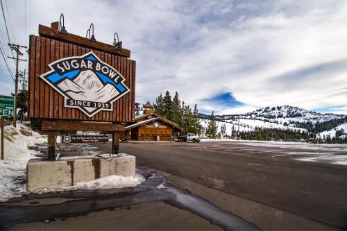 Truckee Boulders Escape