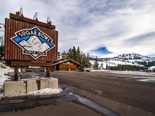 Truckee Boulders Escape