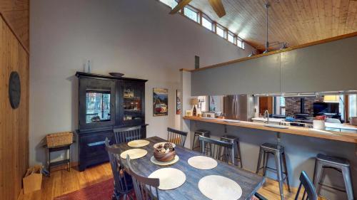 Family Mountain Chalet - 2br/2ba