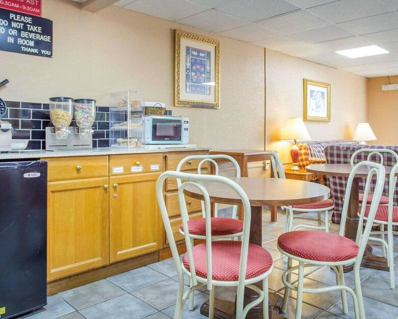 Hotel Stone Mountain Inn & Suites