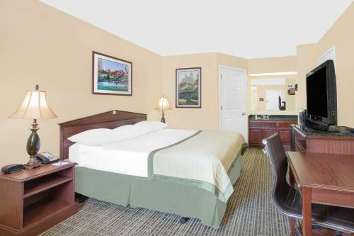 Hotel Baymont Inn & Suites - Roanoke Rapids