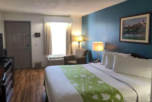 Hotel Baymont Inn & Suites - Roanoke Rapids