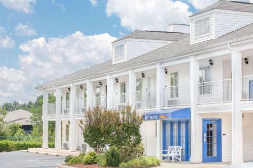 Hotel Baymont Inn & Suites - Roanoke Rapids