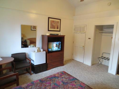 Hickory Grove Motor Inn - Cooperstown