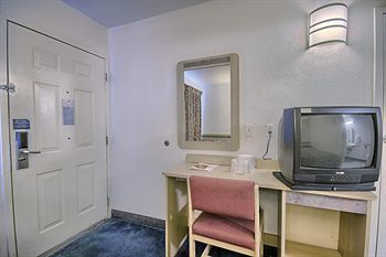 Motel 6 Columbus East