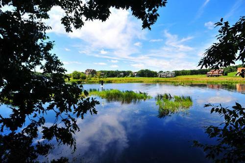 Lakeside Story Six-bedroom Holiday Home
