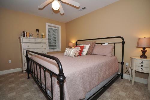 Lakeside Story Six-bedroom Holiday Home