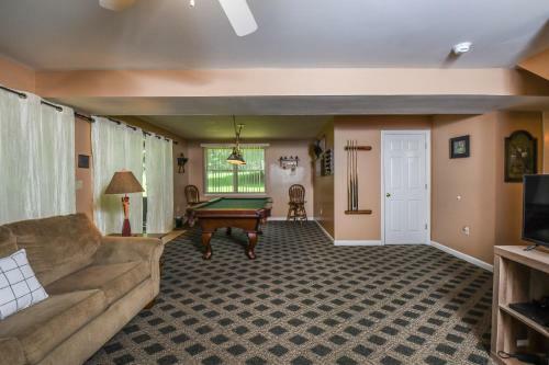 Timberwolf Five-bedroom Holiday Home