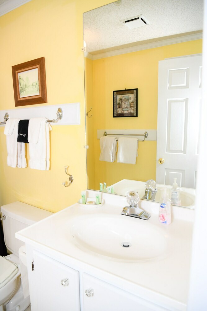 Bed & Breakfast Clay Corner Inn