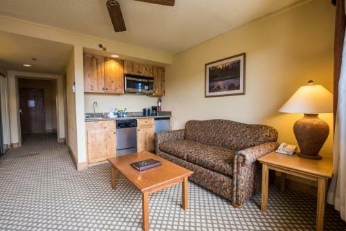 The Grand Lodge Hotel And Suites