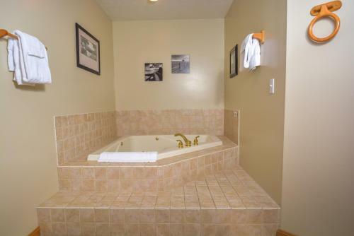 Memory Lane Four-bedroom Holiday Home
