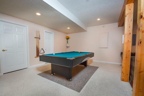 Memory Lane Four-bedroom Holiday Home