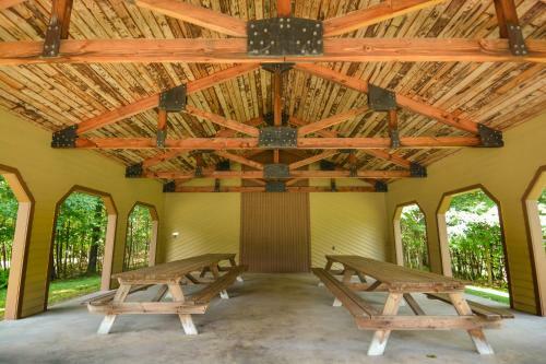 Memory Lane Four-bedroom Holiday Home
