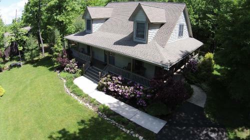 Memory Lane Four-bedroom Holiday Home