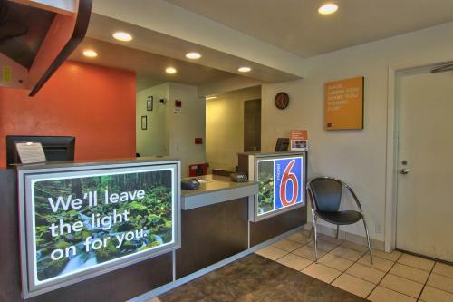 Motel 6 Woodland - Sacramento Area